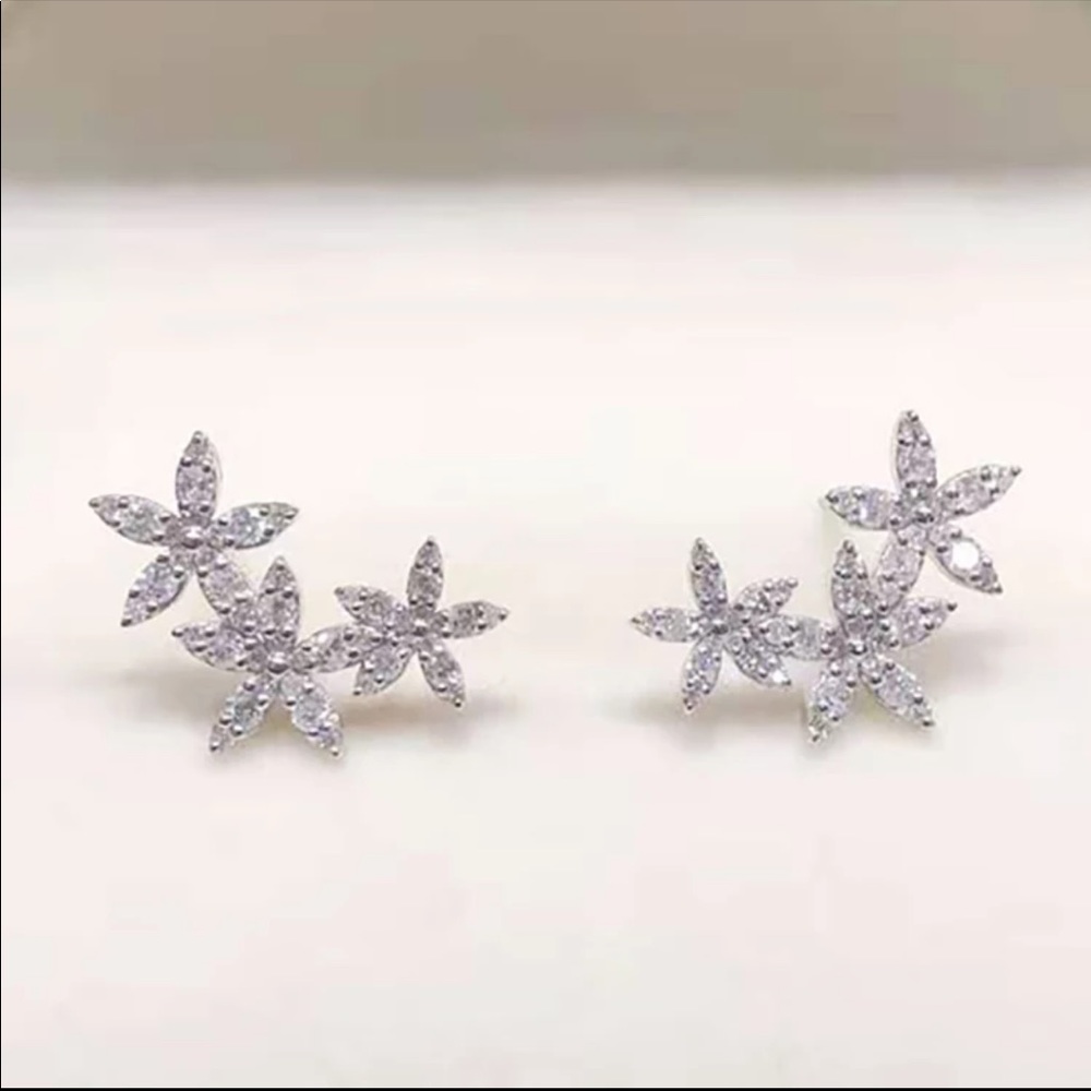 New 925 Silver Beautiful Flowers Stud Earrings - Picture 3 of 6